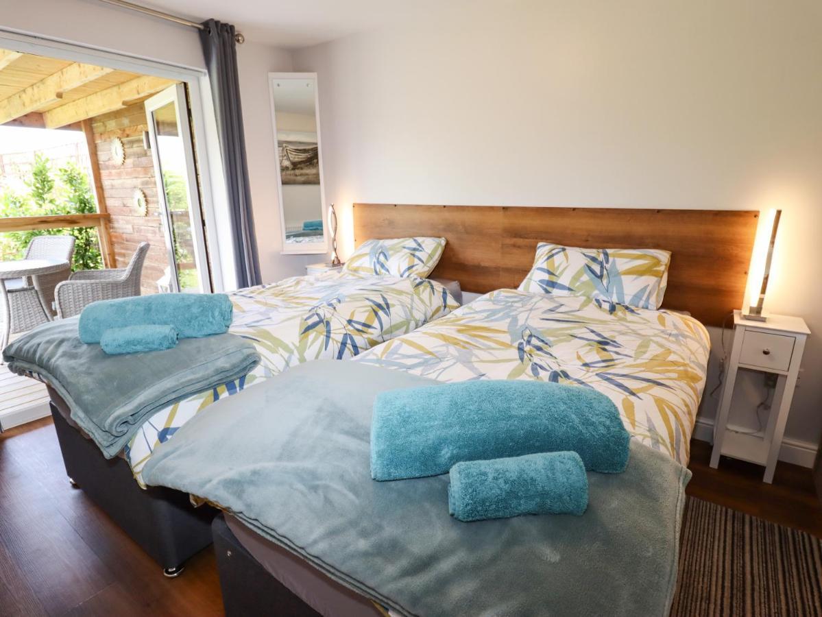 Meols Holiday Lodge วิรัล ภายนอก รูปภาพ